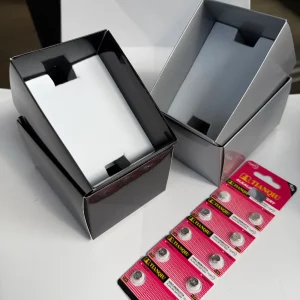 1  caja de presentación y 1  pila de repuesto